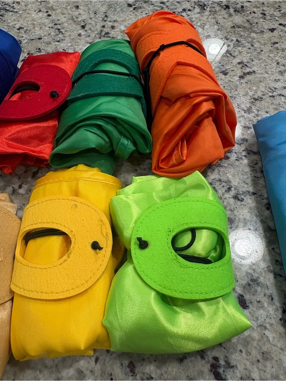 Aimike bundle of 8 capes with masks plus extra cape GUC-FUC due untreated spots